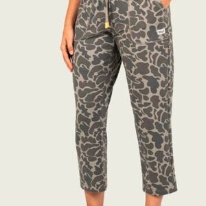 Camouflage Print Cropped Pants